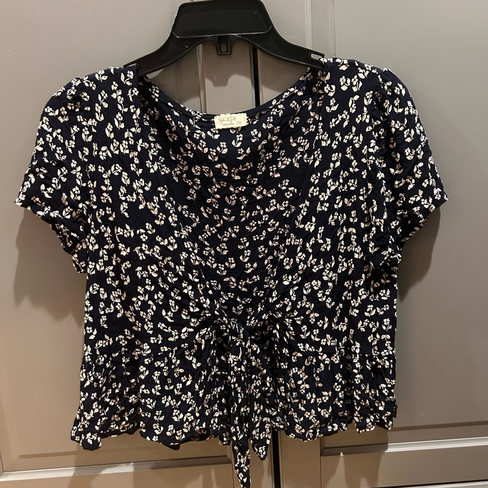 Brandy Melville tie front ruffle crop floral print